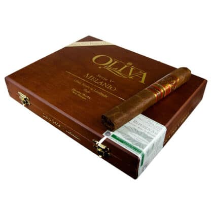 Oliva Serie V Melanio Toro closed box of cigars